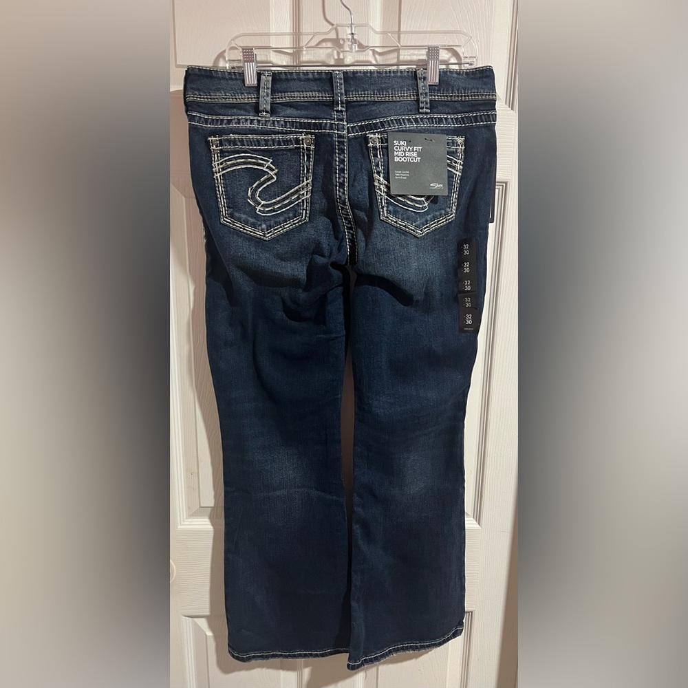Silver Jeans Dark Blue Bootcut with White Stitching Suki Curvy Fit Midrise